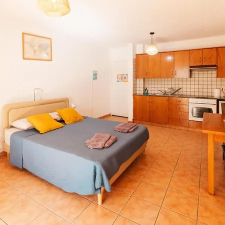 Urban Collective * أيا نابا