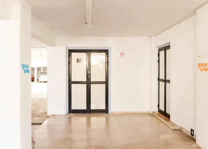 Urban Stays Hostel *