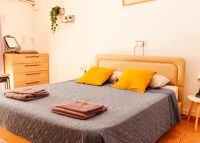 Urban Stays Hostel *