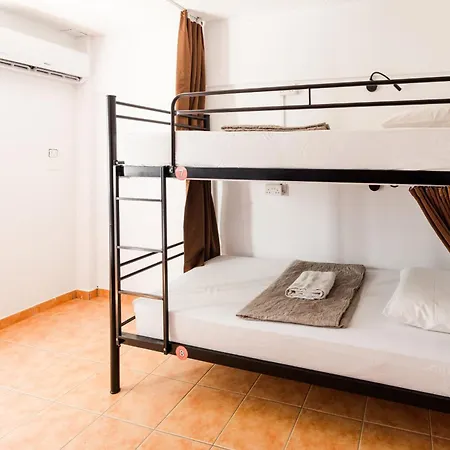 Nissus Urban Hostel *