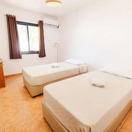 Urban Collective アヤナパ